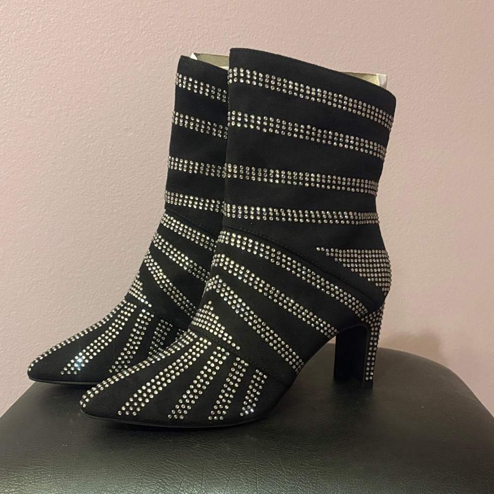 ❗️SOLD❗️Elegant Black Studded Ankle Boots